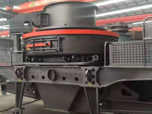 立式冲击破碎机怎么样？怎么解决出分粉高的问题？