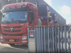 2台PC4015一132欧版粗粉磨发往山西