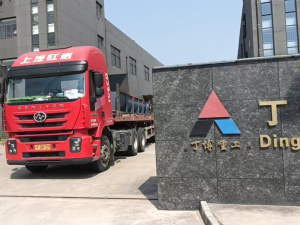 LSX920螺旋洗砂机与PE250X400鄂式破碎机发往上海浦东