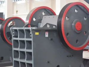 颚式破碎机正确运行与防返料方案：保障高效生产的...