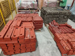 颚板材质选型：高锰钢 / 中锰钢 / 复合材质的适用...