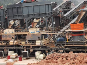 花岗岩生产线圆锥破应用：从硬岩破碎到粒形优化的实践