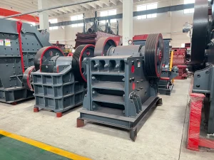 颚破维修要点：颚式破碎机大、中、小 3 个维修时期...