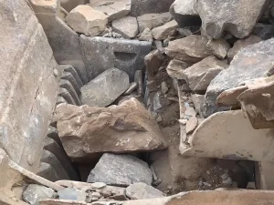 大块石头破碎设备：大块石头怎么破碎，哪种碎石设...