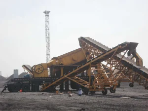 露天矿移动破碎站：露天岩石矿山开采用移动破碎站...