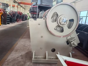 颚式破碎机启动死角解决：启动死角的成因与处理办法