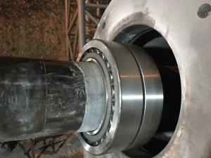 立磨磨辊漏油与轴承损伤原因
