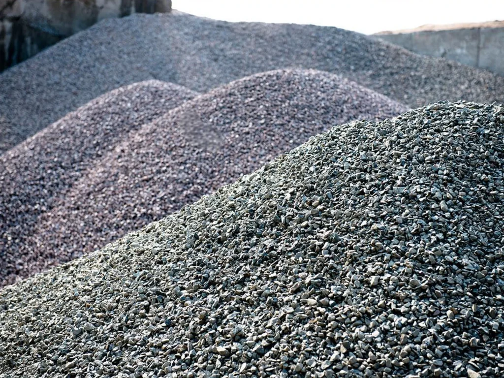 砂石料粉碎设备常见问题及应对措施 1 砂石料粉碎设备常见问题及应对措施