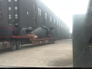 MTM130磨粉机发往上海港口仓库