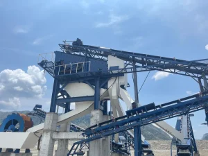 履带式移动青石制砂机：结构、原理与维护