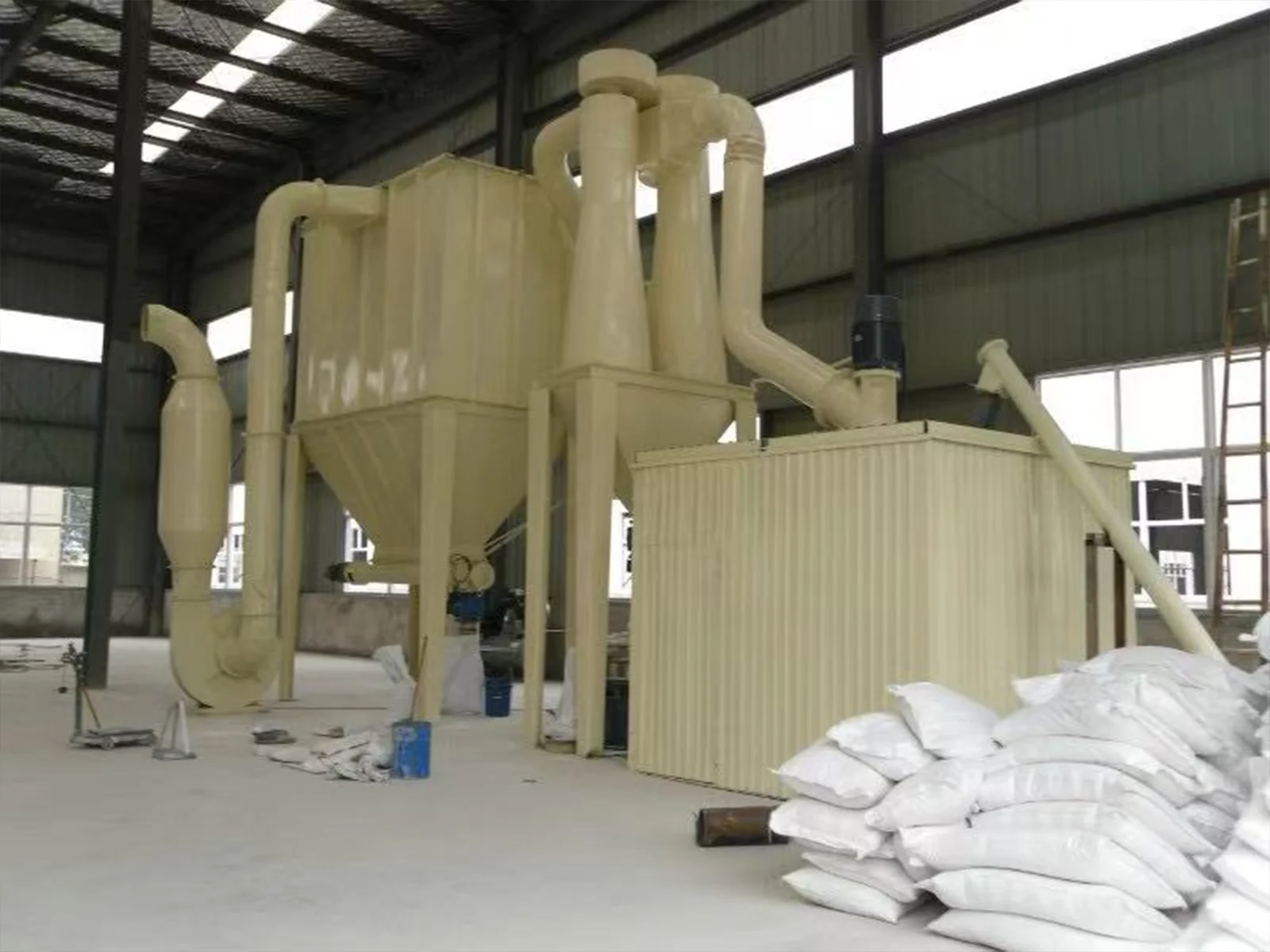 高压中速磨粉机：八大特色优点 - 耐磨磨粉机应用（images 1）