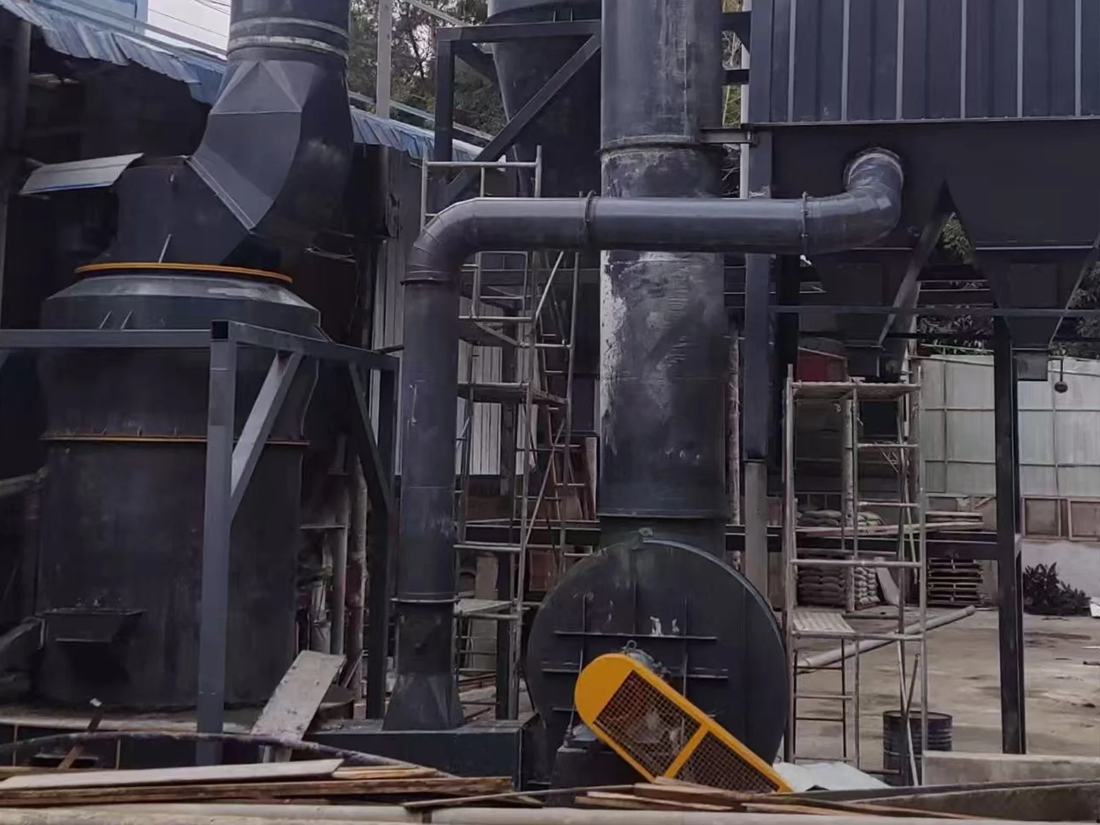 小型雷蒙磨粉机:小厂选对才省钱 1 小型雷蒙磨粉机:小厂选对才省钱 - 小型雷蒙磨粉机(images 1)