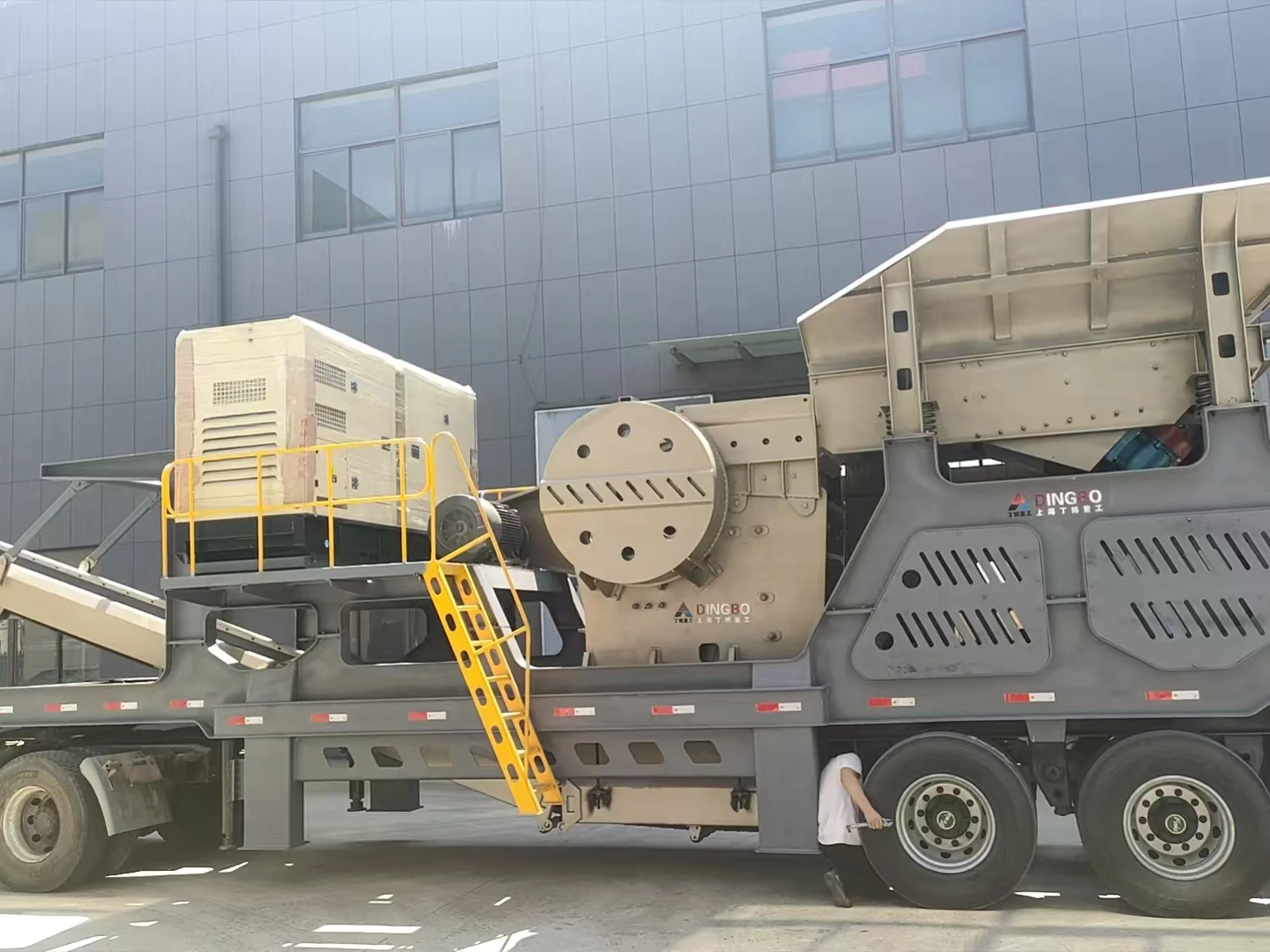 时产 200-500 吨移动颚破:价格参考指南 1 时产 200-500 吨移动颚破:价格参考指南 - 时产 200-500 吨移动颚破(images 1)