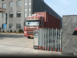 YGM9517磨粉机发往俄罗斯