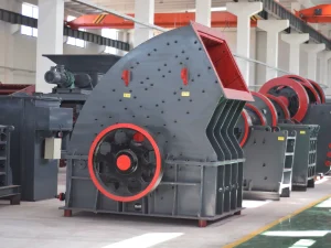 衬板寿命短？详解锤破机破碎腔磨损防护与优化设计对策