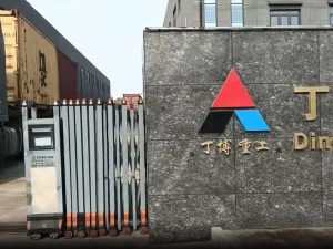 PE46移动车第一集装箱启程发往南非