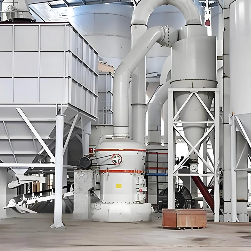 丁博工业磨粉机核心配置细节，展示了其配备的大功率电机和便于维护的检修口。